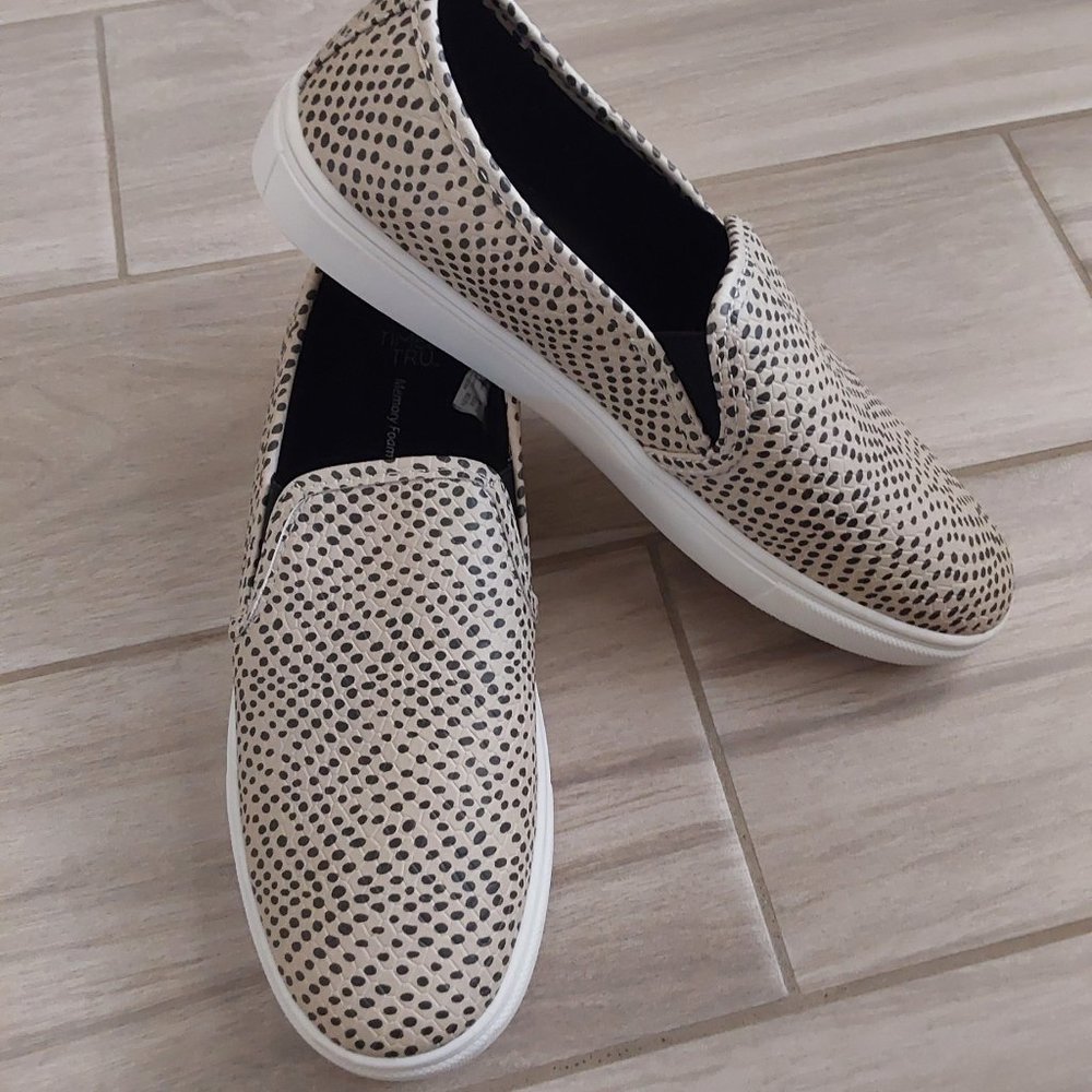 Time &Tru NWOB Beige Spotted Cheetah Faux Leather Loafer Flats.  Size 8.5